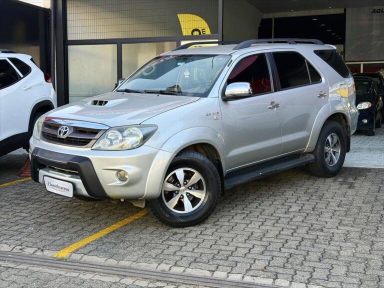 Toyota Hilux Sw4 – 3.0 SRV 4X4 16V TURBO INTERCOOLER DIESEL 4P AUTOMÁTICO
